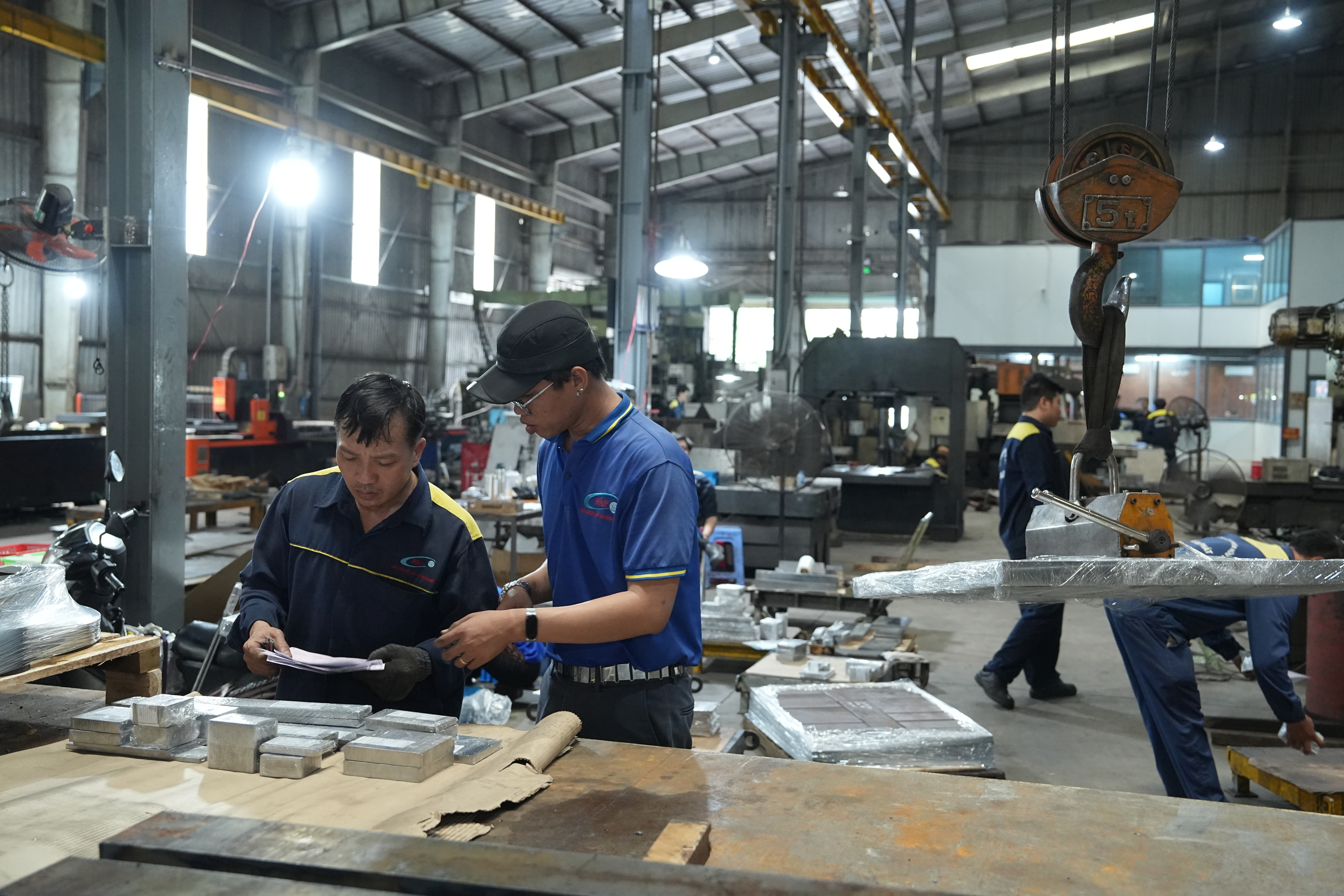 Banner cơ khí chính xác