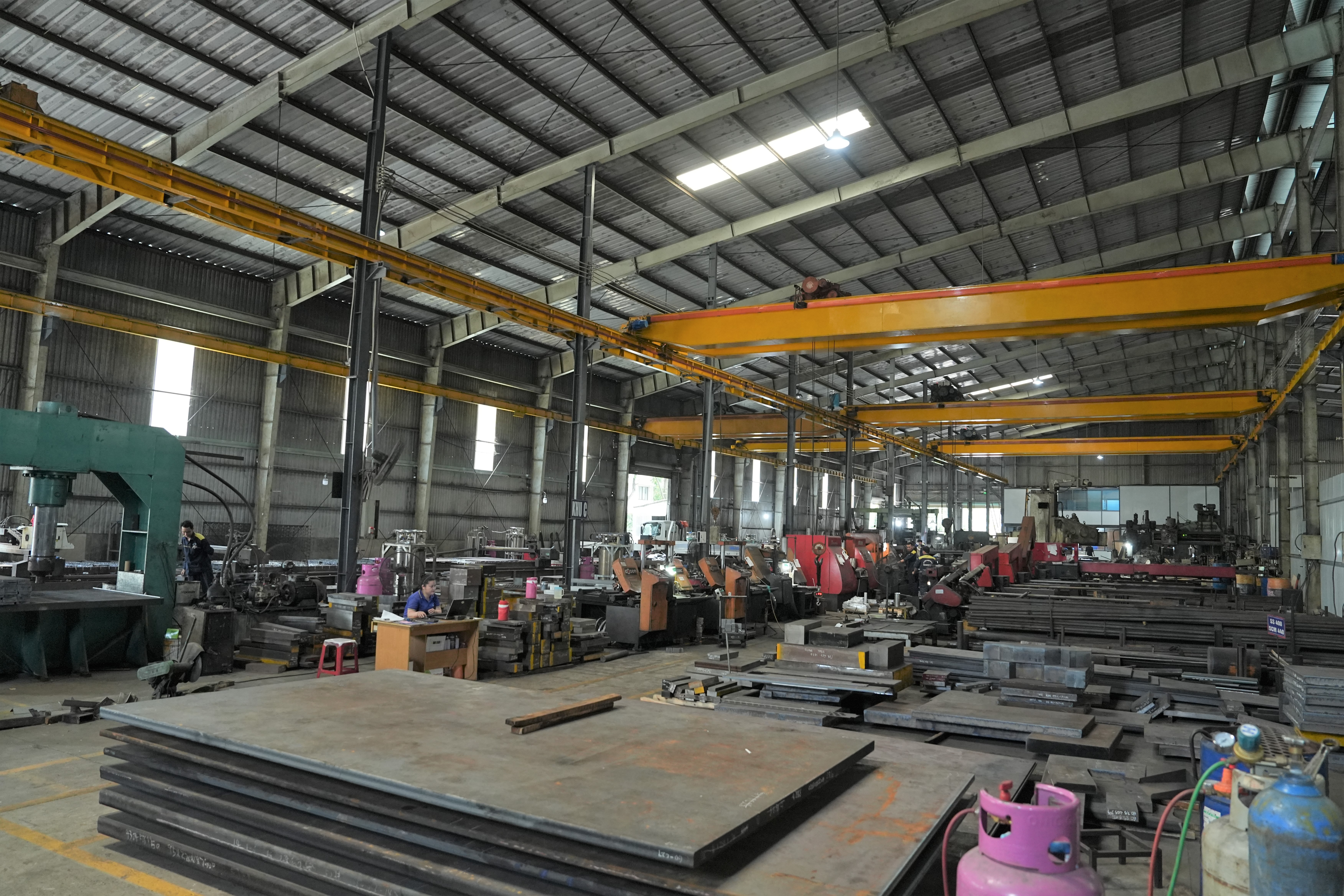 Banner sắt thép chất lượng cao